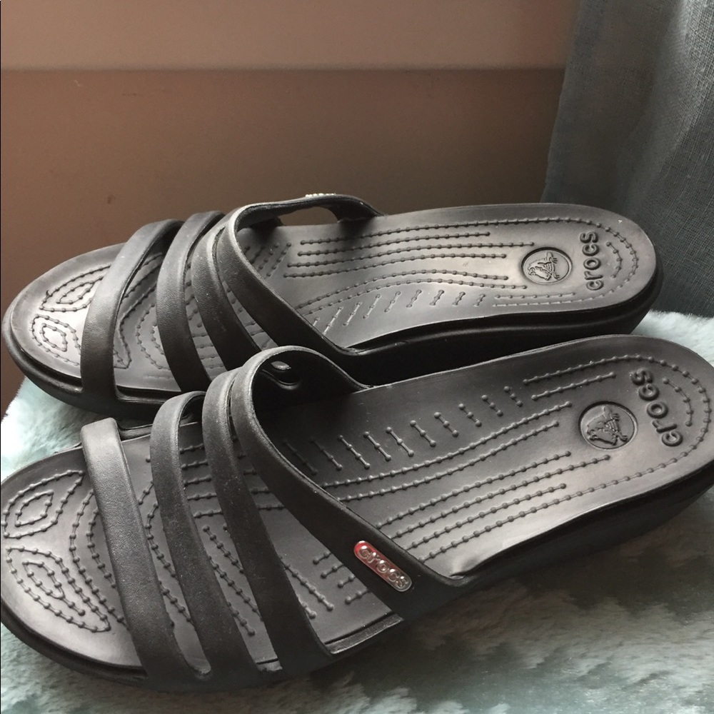 Black crocs
